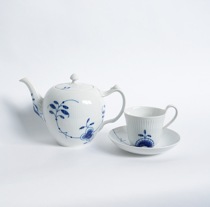 ROYAL COPENHAGEN(ロイヤルコペンハーゲン） ブルーフルテッドメガ　カップ＆ソーサー